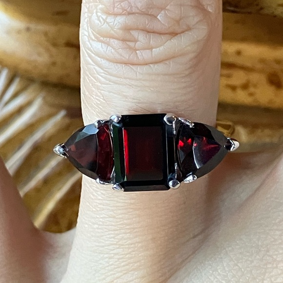 Natural Vermelho Red Garnet Sterling Silver Ring Size 6 - Picture 1 of 10